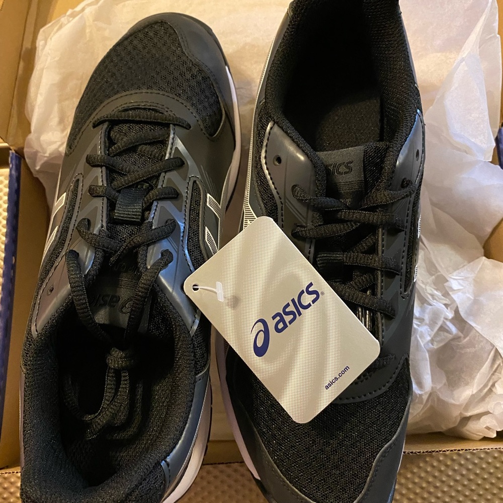 ASICS Volleyball Shoes, size 7